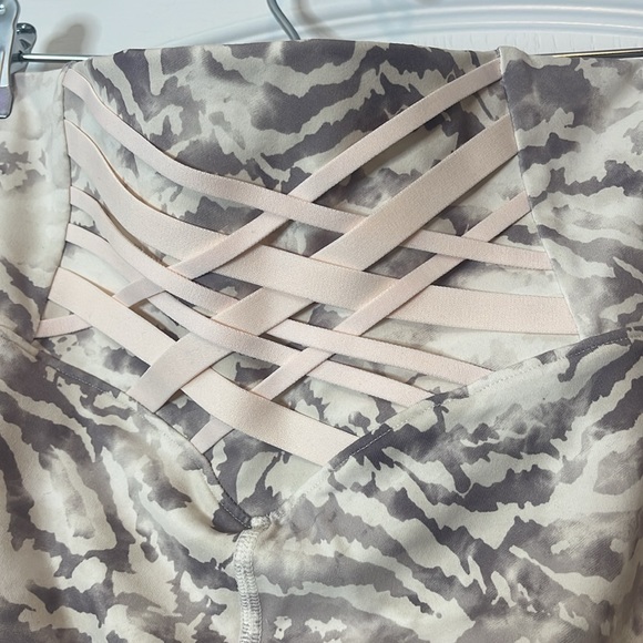 Fabletics Boost Powerhold High Waisted 7/8 Leggings Runyon Pink Cloud 1X - Picture 8 of 14